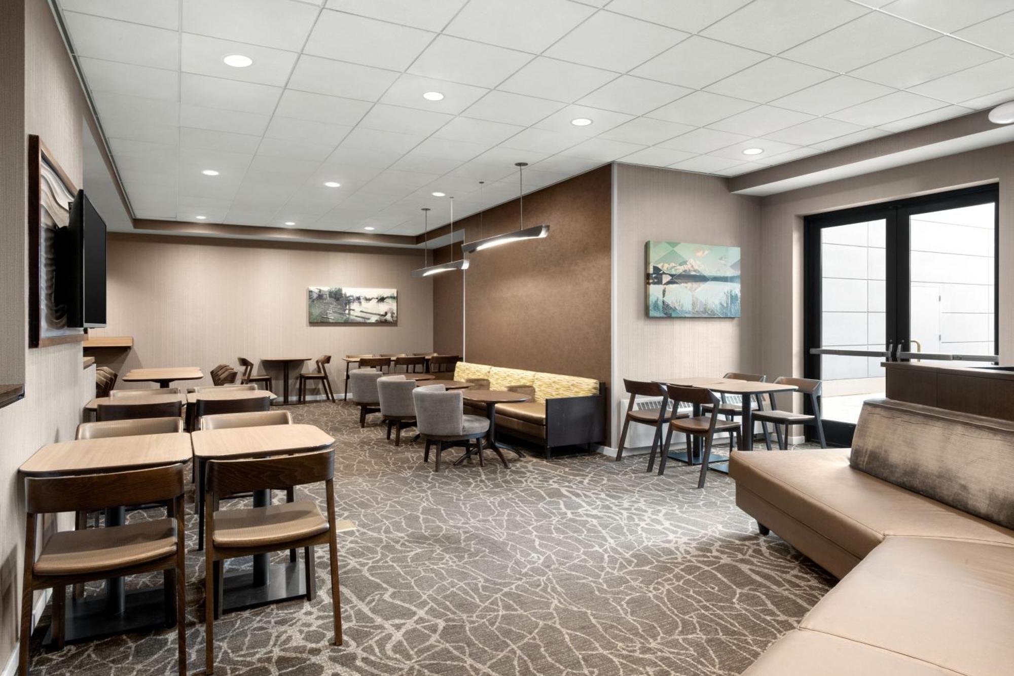 Springhill Suites By Marriott Fairbanks Exterior photo